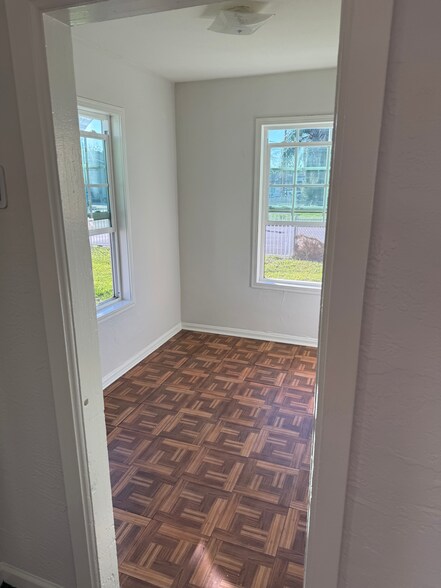 Building Photo - 411 Grand Ave