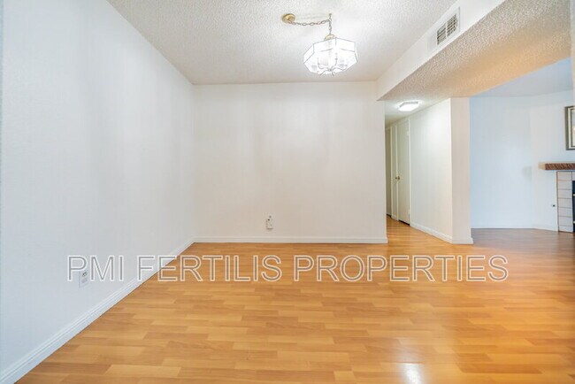 Building Photo - 8331 Vineyard Ave