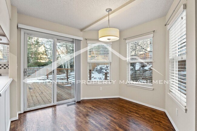 Building Photo - Beautiful 3bd/2.5 bath home with a peaceful backyard, AC, and 2.5 car garage near Ute Valley Park