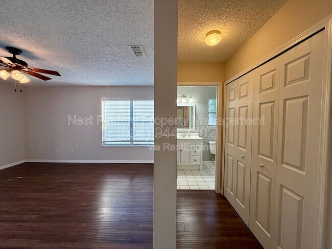 Building Photo - 3785 Union Pacific Dr E