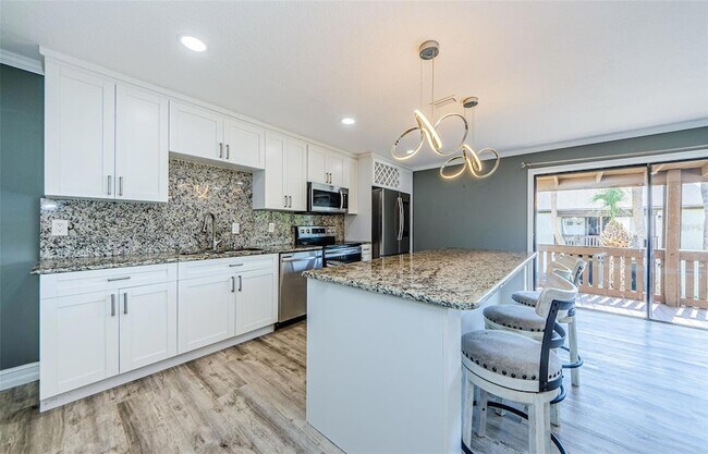 Building Photo - 722 116th Ave N