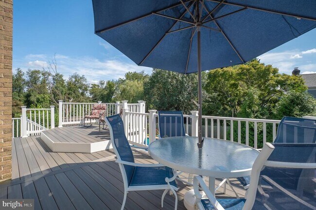 Building Photo - 1615 Spottsworth Way