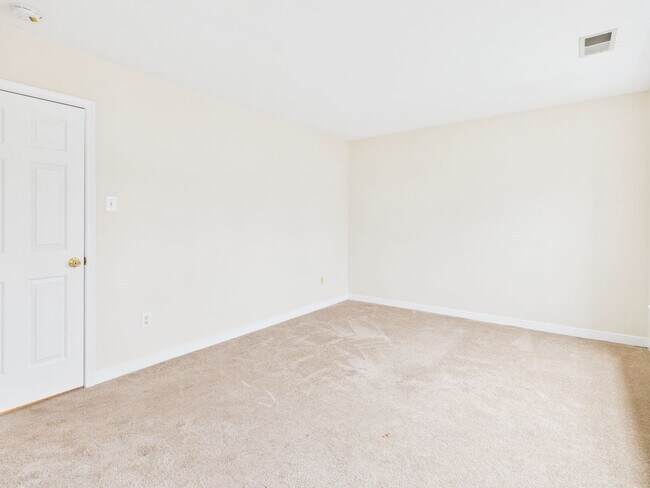 Building Photo - 5313 Golf Villa Ln