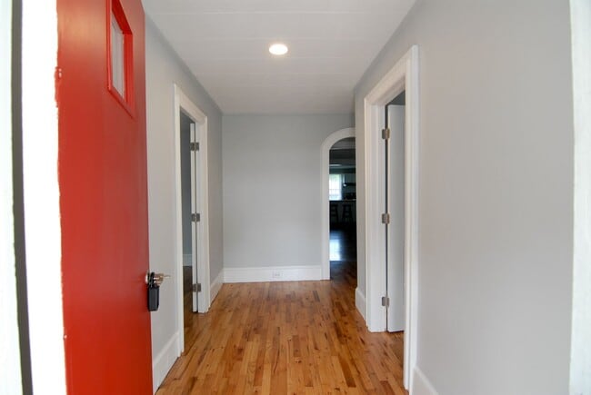 Building Photo - APPLICATIONS PENDING! Charming blue renova...