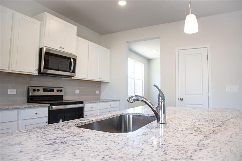 Building Photo - 19 Springwood Ln