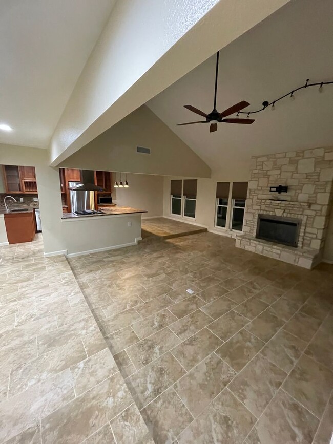 Building Photo - Rare Rental- Fully Renovated Classic in Ca...