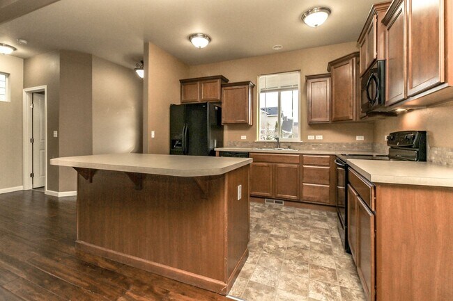 Building Photo - Beautiful Lacey Home with new paint and carpet in Popular Edgewater Community