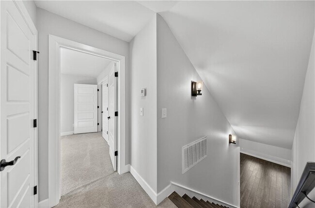 Building Photo - 1140 Hope St