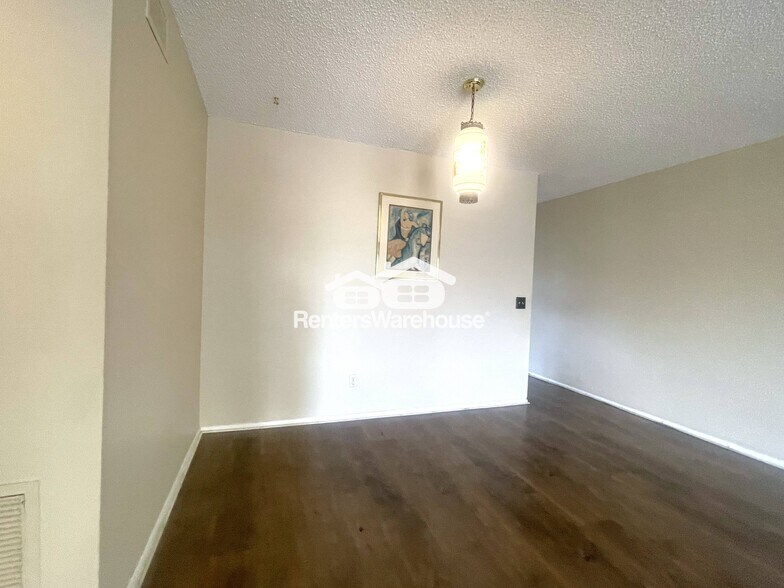 Building Photo - 2402 Ecuadorian Way