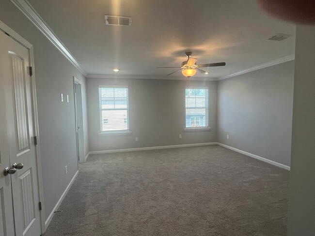 Building Photo - 153 Stonehenge Cir