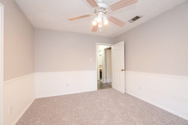 Building Photo - 9130 Kirkleigh Ln