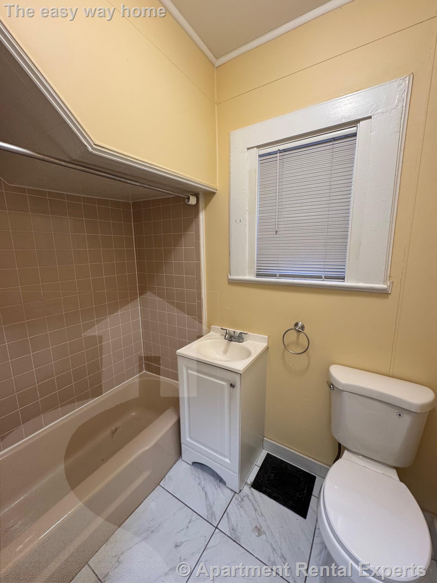 Building Photo - 32 Claremon St