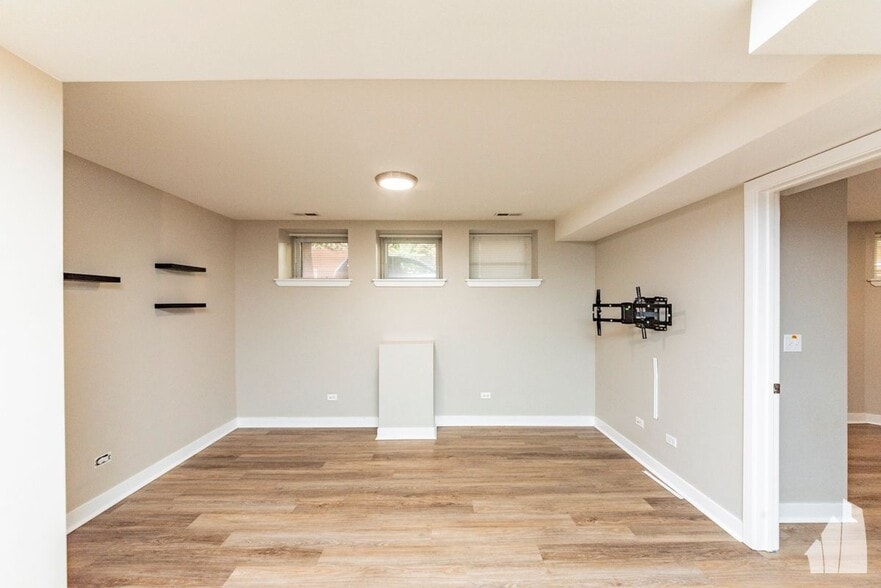 Building Photo - 1912 N Lincoln Ave