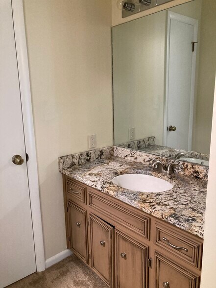 Bedroom 1 - en suite bathroom - 185 Eagle Peak Cir