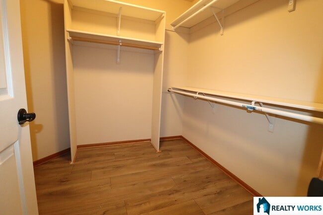 Building Photo - Large 3 bedroom, 2.5 Bath townhome available now!