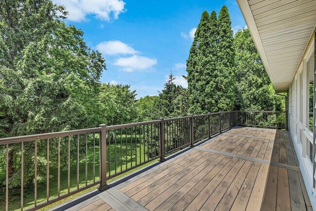 Building Photo - 2914 Maple Grove Dr