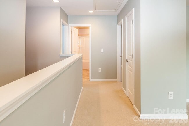 Building Photo - 5818 Glenmore Garden Dr