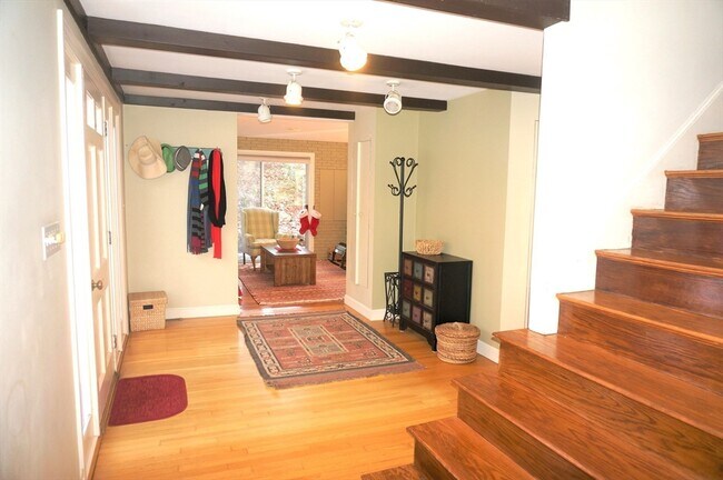 Building Photo - 18 Pequot Rd