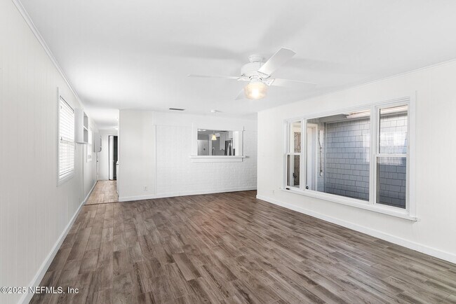 Building Photo - 370 10th St