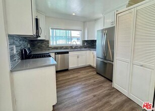 Building Photo - 2040 S Sherbourne Dr