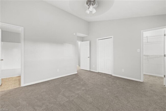 Building Photo - 714 Sutherland Dr