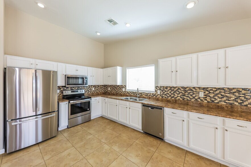 Building Photo - 16243 W Yucatan Dr