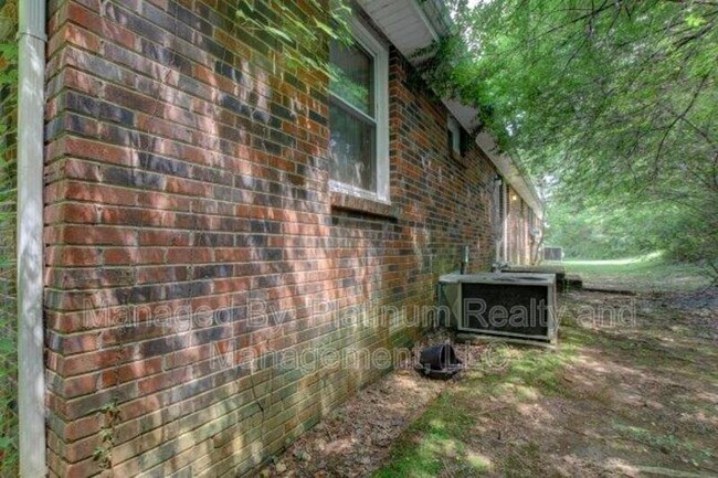 Building Photo - 1436 McCan Dr