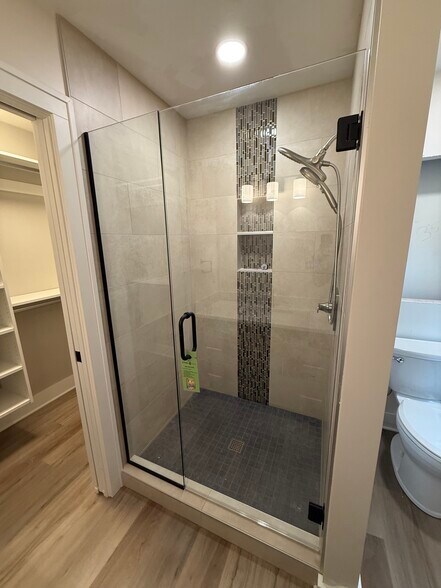 Master shower - 2617 Carew St