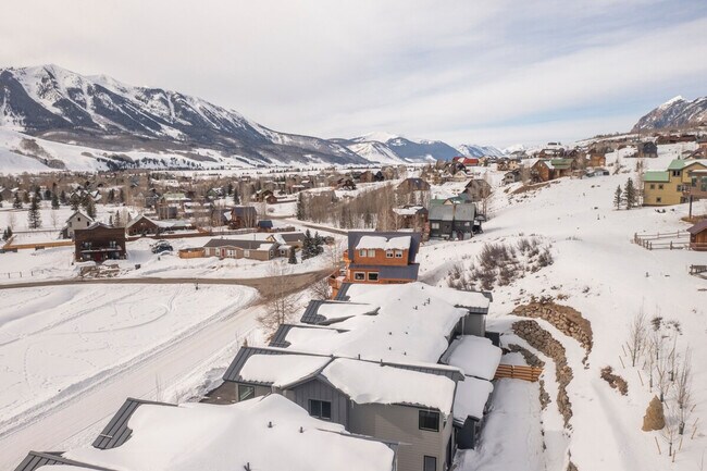 Building Photo - 85 Haverly St