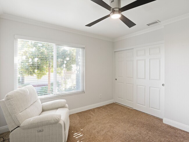 Building Photo - 1619 Carmel Cir W