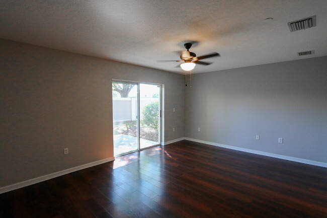 Building Photo - Spacious 3-Bedroom Townhouse with 3.5 Bath...