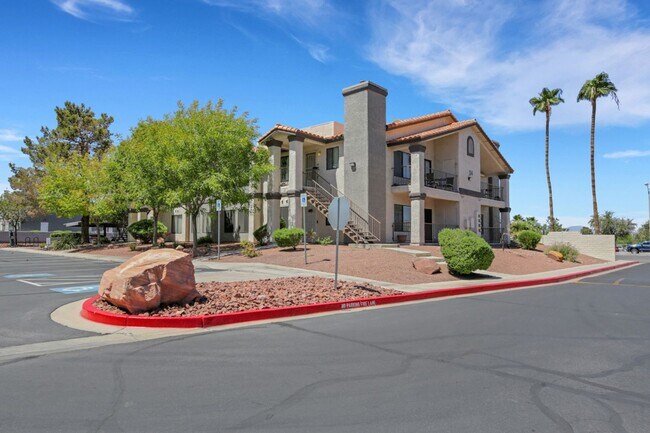 Building Photo - Renovated Downstairs 2 Bedroom Condo