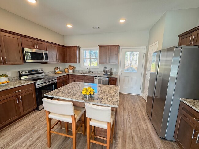 Building Photo - 5007 Cypress Lake Rd