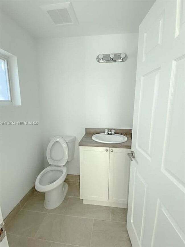 Building Photo - 715 N 59th Ave