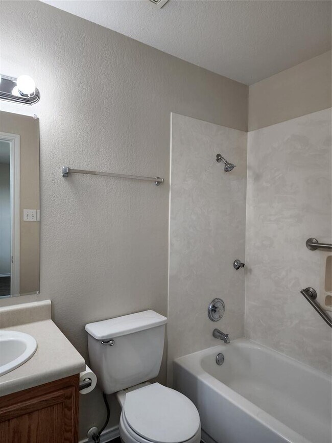 Building Photo - 18016 Honey Locust Ln