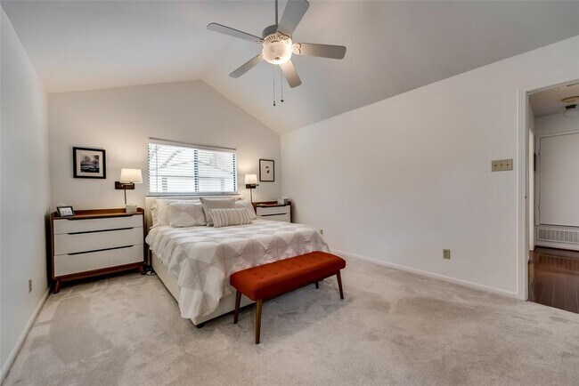 Building Photo - 900 Tupelo Dr
