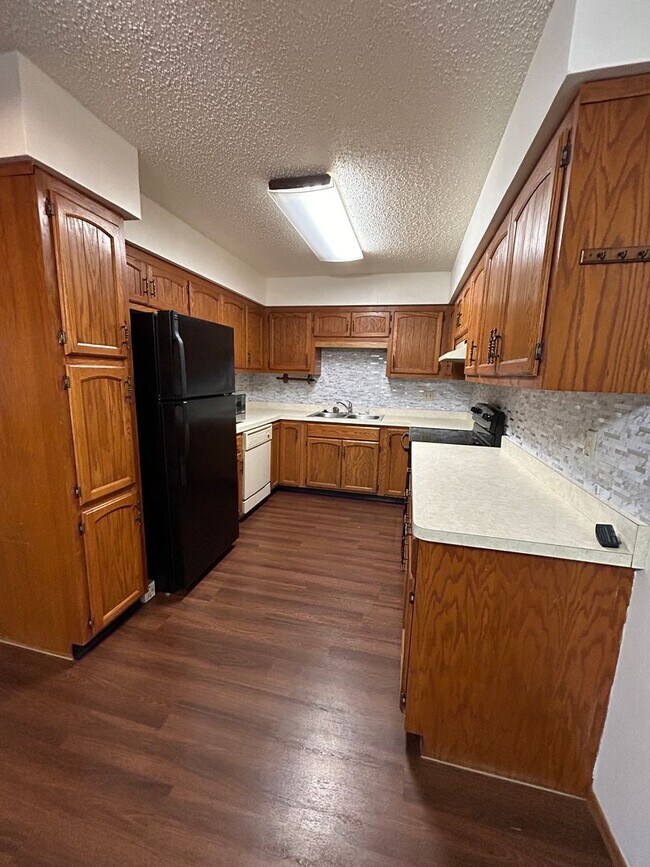 Building Photo - Spacious Condo for Rent