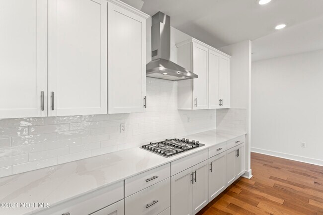 Building Photo - 306 Pilot St