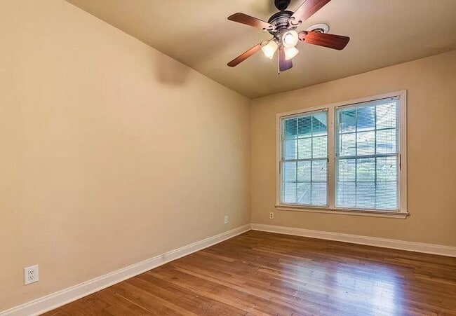 Building Photo - 4902 Valley Oak Dr