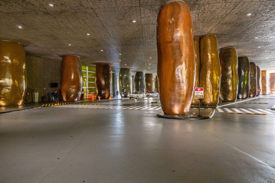 Building Photo - 495 Brickell Ave