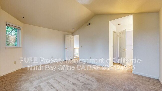 Building Photo - 2070 Pinercrest Dr
