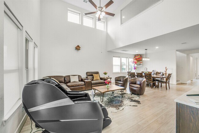 Building Photo - 147 Renodes Garden Ln