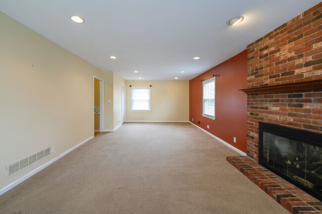 Building Photo - BEAUTIFUL CAPE COD IN BLUEGRASS ESTATES