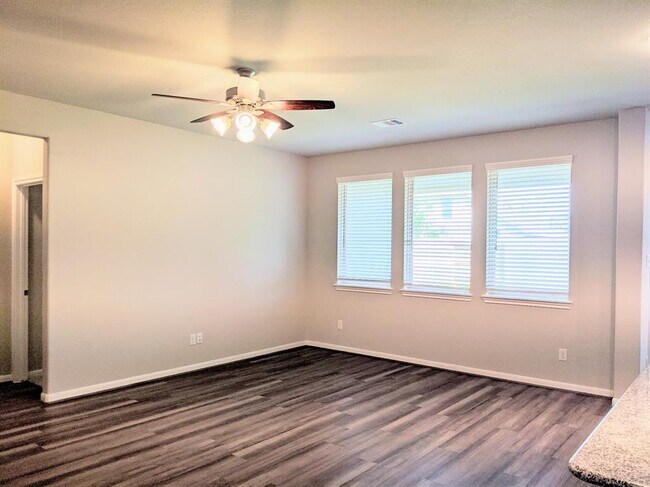 Building Photo - 9510 Summer River Dr