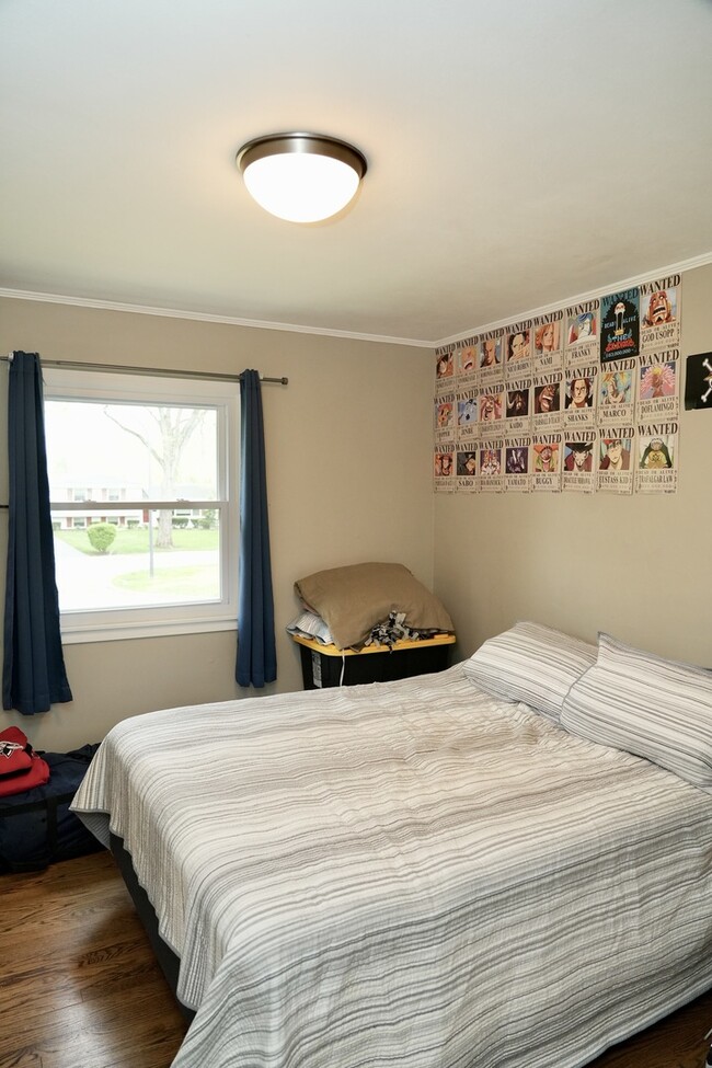 Building Photo - 211 Sandalwood Dr