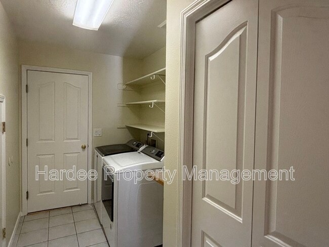 Building Photo - 2252 N Oconner Ave