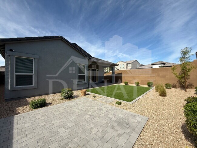 Building Photo - 6010 E Quail Ave