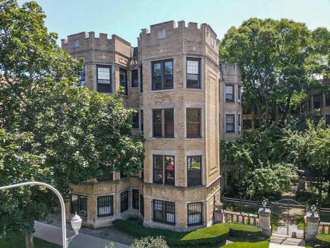 Primary Photo - 1215 W Lunt Ave