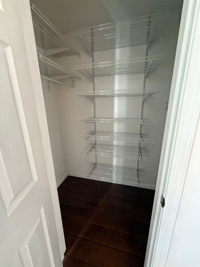 Building Photo - 7925 Royal Arms Ct