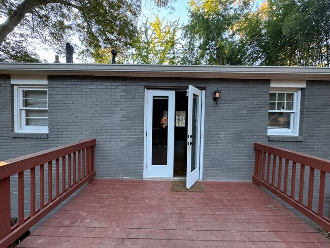 Building Photo - 3494 Maryvale Dr